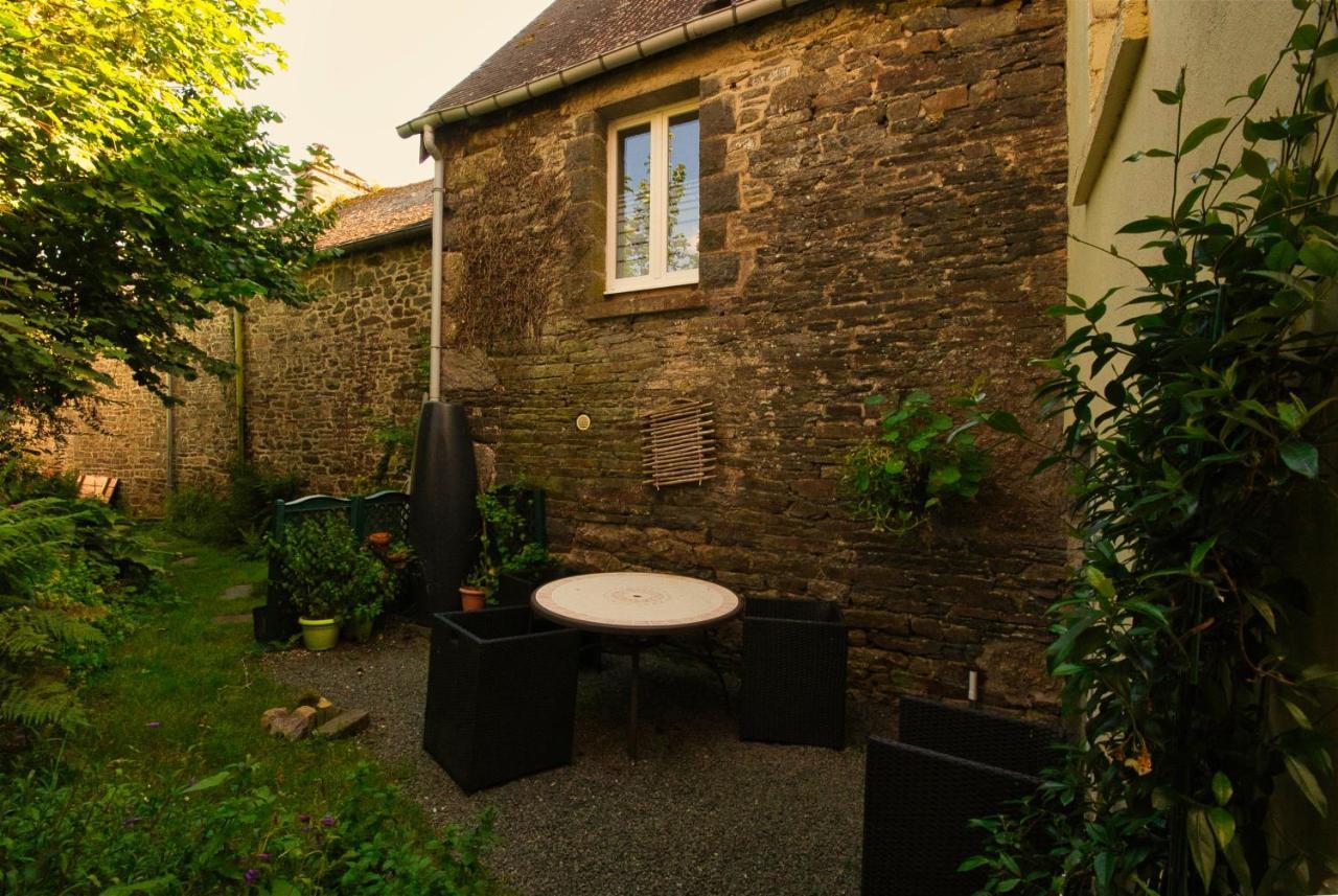 Auberge Le Canard Qui Rit Plelauff Luaran gambar